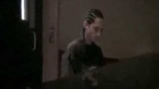 Tokio Hotel - Tom Playing Zoom / Zoom Into me  --  Greek Tokio Hotel TV