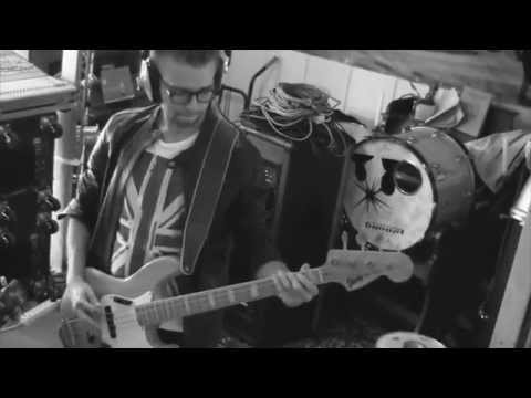 Junkyard Drive - Pauline(Official Video)