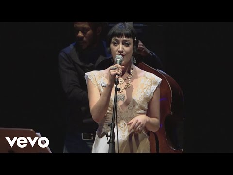 Hailey Tuck - Don't Think Twice (Live at Is Sanat Concert Hall-Istanbul)