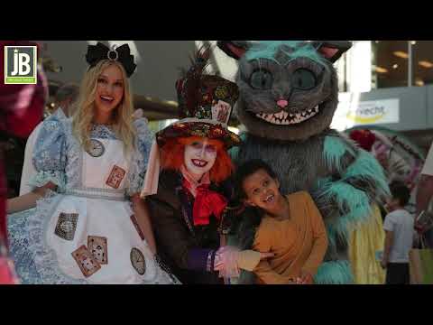 Alice in Wonderland parade inhuren of boeken?