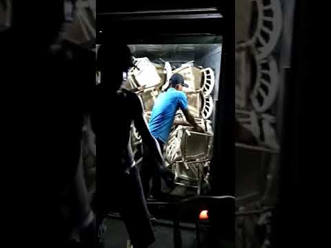 Xuống hàng từ xe tải