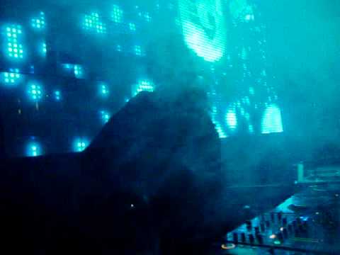 Gareth Emery playing Myon Mashup of This is That and Delerium - Silence