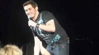 michalis hatzigiannis  emeis oi dio san ena lyrics