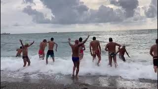 salerno-si-rinnova-la-tradizione-con-il-primo-tuffo-in-mare-dell-anno