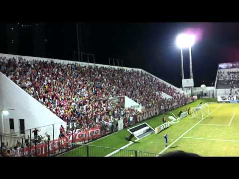 Torcida americana comemorando o gol de Índio
