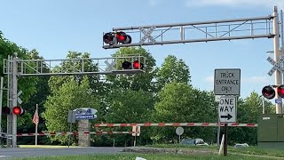 This crossing malfunctioned 3 times in ten minutes. (New Clarkstown Rd. Crossing) 6/11/2020