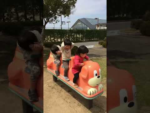 Kids End up Banging Heads With Each Other on Ride - 1297089
