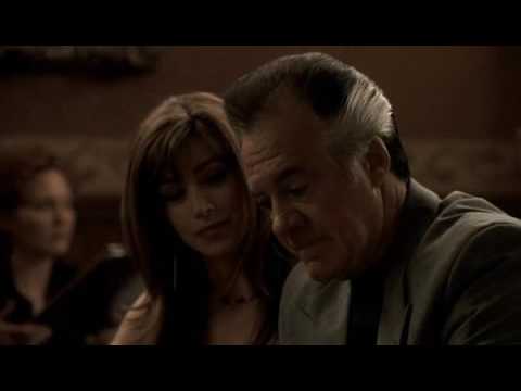 The Sopranos : S.5 Ep:1 - Being chased by a bear