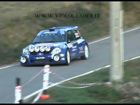 Rischio Incidente al 15° Rally di Carpineti 2011 - Penserini - Bertolini Clio s1600 tedak