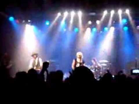 Michael Monroe band  - Conte on drums and Mike with guitar - Blitzkrieg bop