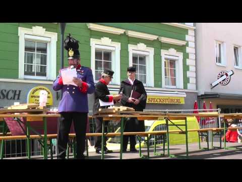 Gerichtsverhandlung bei Maibaum aufstellen in Bad Leonfelden 2014