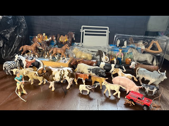 Vídeo relacionado con FRUSE Animales de Juguetes con 120 x 80 cm Grande Tapete Juego, 38 Piezas Granja Juguete con Figuras de Animales de Granja Realistas, Tractor Juguete y Valla,Juegos Educativos Niños 3 4 5 6 Años