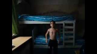 mi hermanito canta don't run away