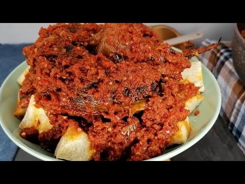 African Food! Pepper Fish Sauce With Roasted Yam, Homemade Nigerian Street Food Recipe 😋