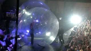 Sugarland Crowd Surfs in Giant Clear Balls!