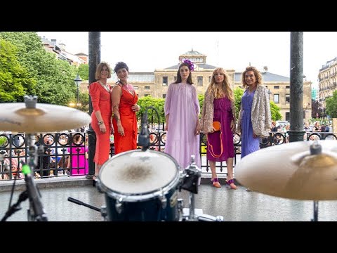 RESUMEN DE LA PASARELA DE MODA EN LA PLAZA DE EASO