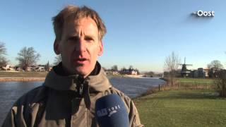 preview picture of video 'Nevengeul langs Vecht in Ommen heeft gevolgen voor camping Koeksebelt'