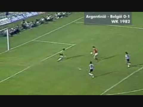 Erwin Vandenbergh scores against Argentina (WC 1982)