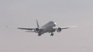 Heavy Boeing 777 Crosswind Landing - Qatar #725 - Chicago O'Hare Plane Spotting