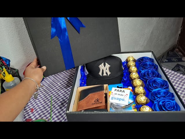 Vídeo relacionado con Transparent Gift Caja de Dulces Personalizada con Foto y Texto Polaroid Corazones. Cajas de Bombones y Chuches Personalizadas. Regalos Originales San Valentín. Regalos para Novio. Regalo para Parejas