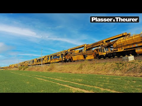 So viel Gelb ist selten auf der Bahnstrecke PM 1000 URM + RU 800 S | Plasser & Theurer