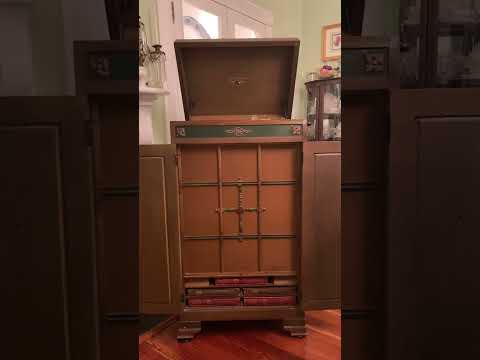 The Mooche by Duke Ellington and His Orchestra, 1928 on the 1928 Victor 8-9 Victrola