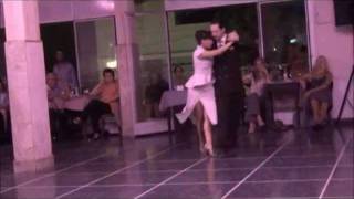CLARISSA SANCHEZ y JOHN ERBAN bailando el tango PASIONAL en FLOREAL MILONGA