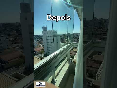 Vídeo curto mostrando o antes e depois de uma manutenção de cortina de vidro.
