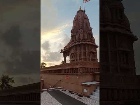 Arabian sea, Tat par beautiful beach k thik Bagal me Bahut Hi Sundar Dravid Shaili se bana Tample.