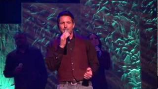 Ty Herndon singing at the Oasis Vision Concert