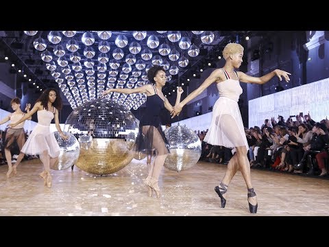 download lagu mp3 mp4 Moncler Spring Summer 2018, download lagu Moncler Spring Summer 2018 gratis, unduh video klip Moncler Spring Summer 2018