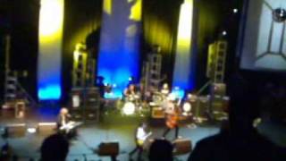 22 you keep a knockin Mott the hoople complete 1st reunion gig 1st oct 2009 hammersmith Apollo.mpg