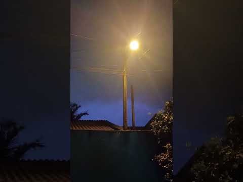 temporal muito forte aqui no Paraná com ventania muita chuva caindo neste final de semana.