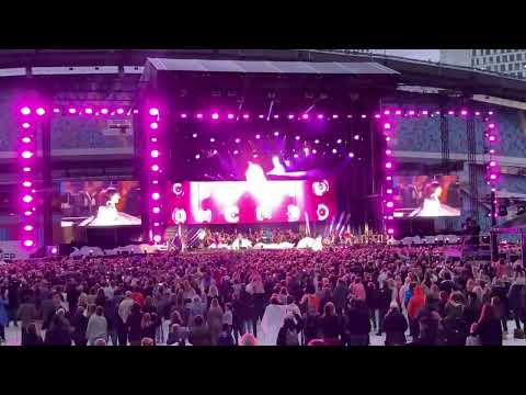 Laleh featuring Darin - Bara Få Va Mig Själv LIVE @ Nya Ullevi i Göteborg 2022-06-10