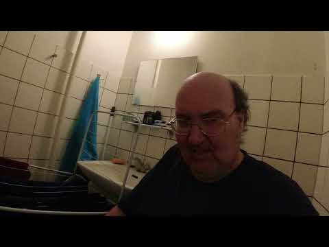 MongoTV_6370 - VASKER TØJ I BADEKAR - Del 6 - Tøjvask Færdig - Underbukser