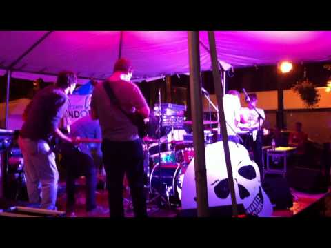 DD/MM/YYYY - LIVE AT OH! FEST 2011 - 004