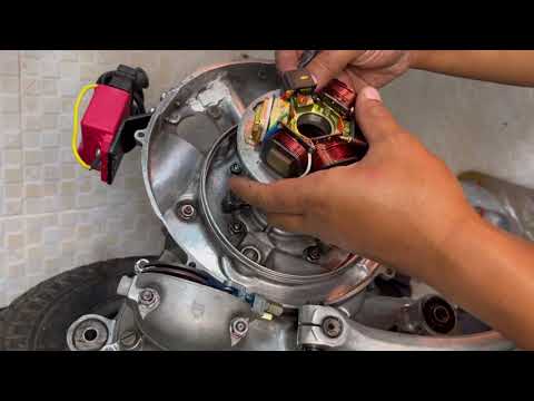 Part 3: Installing the ignition coil. How to install a 2-stroke Vespa Touring Sport engine.