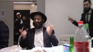 התוועדות ד' שבט תשפ''ד (הרב אלחנן משה נחמנסון) - התמונה מוצגת ישירות מתוך אתר האינטרנט יוטיוב. זכויות היוצרים בתמונה שייכות ליוצרה. קישור קרדיט למקור התוכן נמצא בתוך דף הסרטון