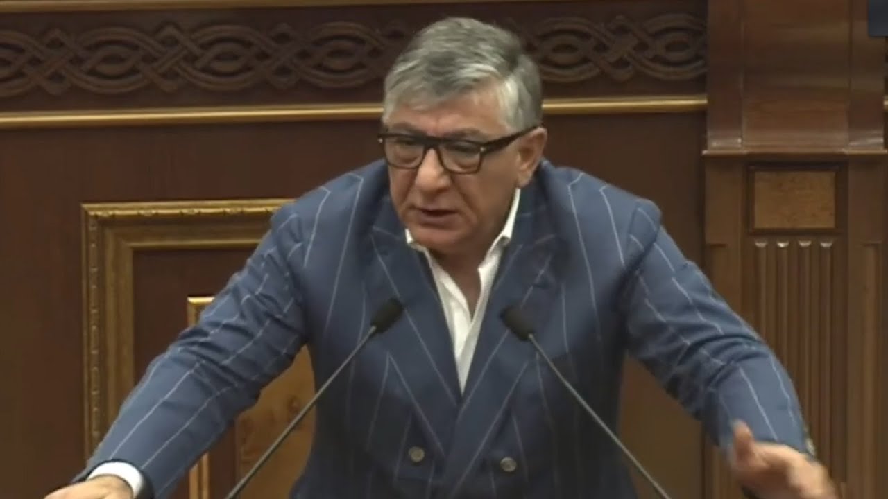 Ծխելն արգելող օրենքը խայտառակություն է. Խաչատուր Սուքիասյան