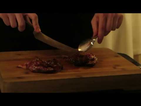 Esculpindo o Pegion no restaurante Pavillon Ledoyen, com 4 estrelas Michelin, em Paris