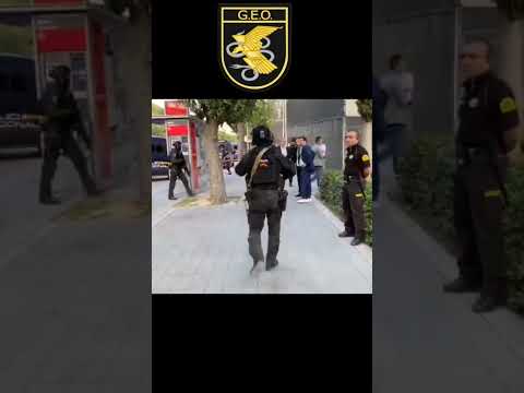 Llegada de los GEO al partido Valencia Basket- Maccabi de Tel Aviv