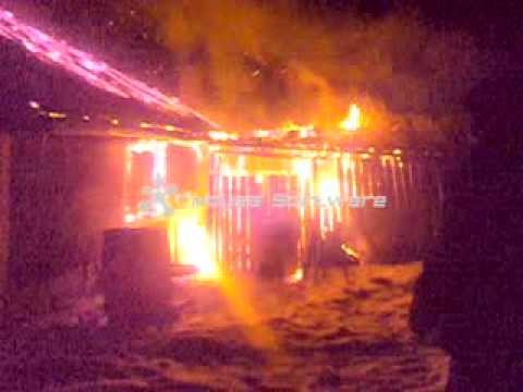 casa mistuita de flacari in poienesti