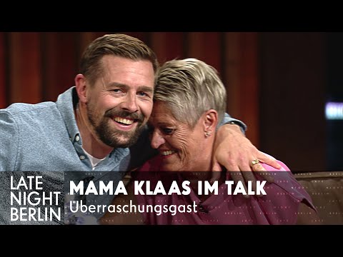 Klaas's REAL mom as a surprise guest in the studio! | Late Night Berlin