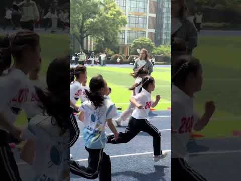 体训队老师说要来收小麦了~    #萌娃#親子