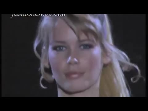 GIANNI VERSACE Autumn Winter 1994 1995 Milan 6 of 6 by Fashion Channel