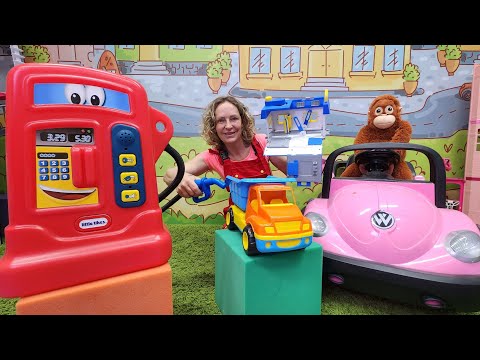 Tolle Spielzeugautos - Nicole arbeitet an der Tankstelle - Video für Kinder - Robocar Poli