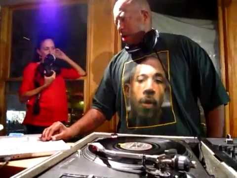 DJ Premier on the 1's and 2's (Part 1 of 3) @ Fat Beats, NYC (The Final Day)