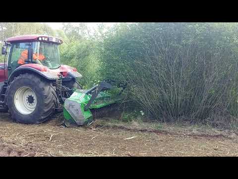 FAO FAR 2.353 DTS + Valtra S240 oczyszczanie terenu pod liniami