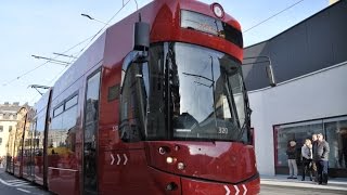preview picture of video 'stadt.regio.tram. Gmunden-Vorchdorf: Umfrage Klosterplatz Neu'