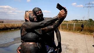 Schlammbäder und rotes Wasser: Bulgariens Atanasovsko-See zieht Touristen an
